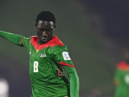 محمد زونغو لاعب بوركينا فاسو يسجل هدفاً في مرمى ألمانيا بكأس العالم تحت 17 عاماً - 15 نوفمبر 2025 - X/@FIFAWorldCup