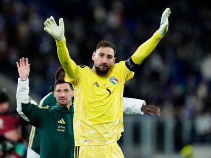 جيانوليجي دوناروما حارس مرمى المنتخب الإيطالي يحتفل بعد الفوز على أيرلندا الشمالية في نصف نهائي ملحق كأس العالم - 26 مارس 2026 - Reuters