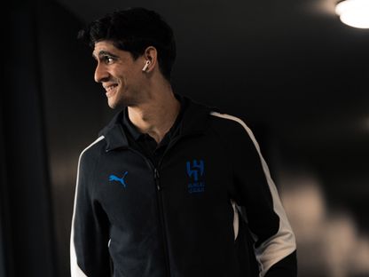 ياسين بونو قبل مباراة بين الهلال والاتفاق بالدوري السعودي - 18 أكتوبر 2025 - X/@Alhilal_FC