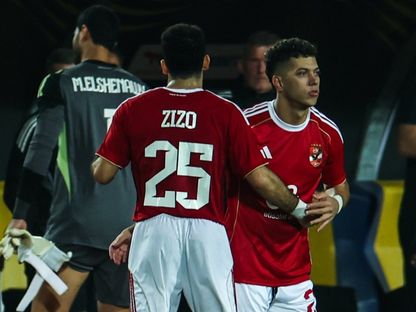 أحمد سيد (زيزو) يغادر الملعب ويشارك إمام عاشور مع الأهلي ضد شبيبة القبائل - 22 نوفمبر 2025 - FB/alahly