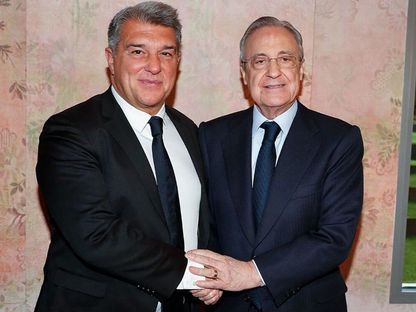 فلورنتينو بيريز رئيس ريال مدريد رفقة جوان لابورتا رئيس برشلونة - Twitter/@ManagingBarca