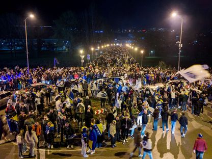 جماهير البوسنة والهرسك يحتفلون بالتأهل لكأس العالم بعد مباراة إيطاليا - 1 أبريل 2026 - Reuters