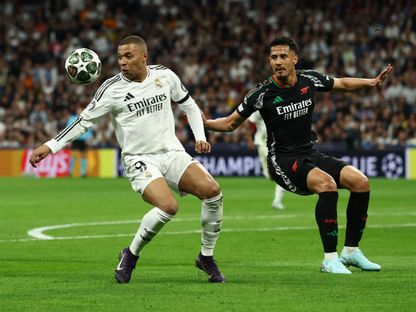 ويليام ساليبا في صراع على الكرة مع كيليان مبابي بمواجهة ريال مدريد وأرسنال ضمن دوري أبطال أوروبا - 16 أبريل 2025 - Reuters