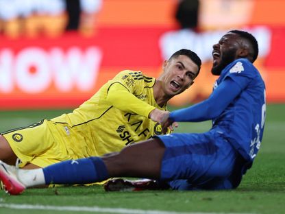 كريستيانو رونالدو مهاجم النصر مع حسان تمبكتي مدافع الهلال - 12 يناير 2026 - Reuters