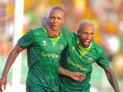 احتفال لاعبين من يانغ أفريكانز بتسجيل هدف في مرمى الجيش الملكي بدوري أبطال إفريقيا - 22 نوفمبر 2025 - X/@@YoungAfricansSC