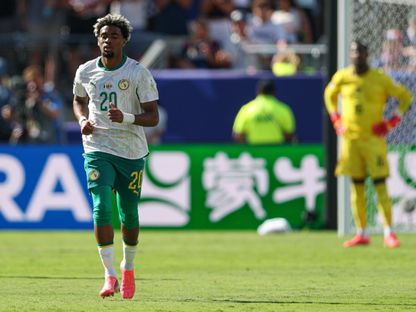 علاقة ساويرس والخليفي تقود مباي إلى أستون فيلا وتصدم ليفربول