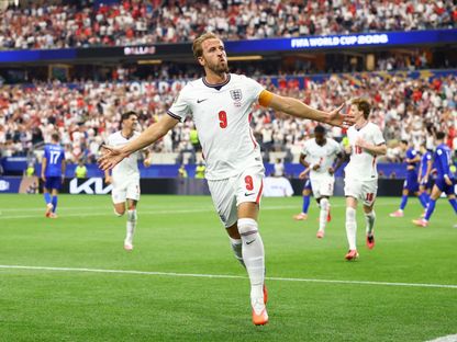 هاري كين مهاجم إنجلترا يحتفل بهدفه الثاني في مرمى كرواتيا في كأس العالم - 17 يونيو 2026 - Reuters