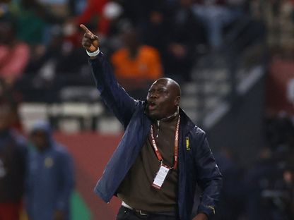 مدرب الكاميرون دافيد باغو خلال مباراة ضد جنوب إفريقيا في كأس أمم إفريقيا - 4 يناير 2026 - Reuters