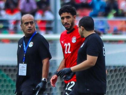 عمر مرموش يتعرض لاصابة في مباراة بوركينا فاسو ومصر بتصفيات كأس العالم 9-9-2025 - EFA/x