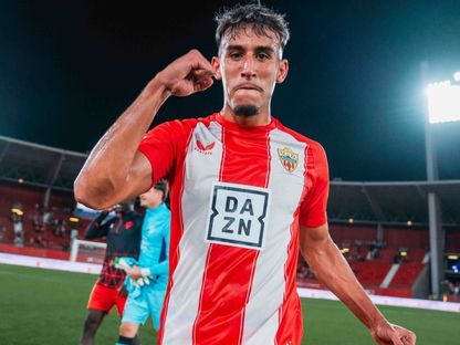 المهاجم المغربي رشاد فتال يحتفل بأحد أهدافه مع ألميريا - 11 يوليو 2025 - x@FabricaMadrid