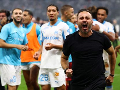 احتفال روبرتو دي زيربي مدرب مارسيليا بعد فوز فريقه على باريس سان جيرمان - 20 سبتمبر 2025 - REUTERS