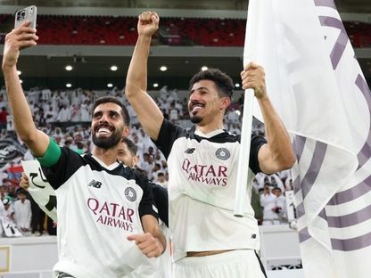بغداد بونجاح وحسن الهيدوس يحتفلان بتأهل السد إلى نهائي كأس أمير قطر - 18 مايو 2024 - X/AlsaddSC