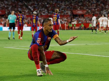 قائد برشلونة رافينيا يحتفل بأحد أهدافه أمام إشبيلية في الدوري الإسباني - 19 سبتمبر 2026 - Reuters