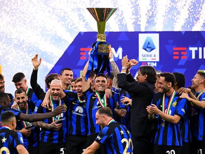 لاوتارو مارتينيز يرفع لقب الدوري الإيطالي موسم 2024/2023 بعد التعادل مع لاتسيو 19-5-2024 - inter/x