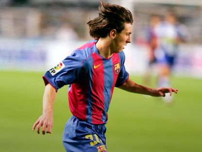 ليونيل ميسي في أول مباراة رسمية له مع برشلونة بمواجهة إسبانيول - 16 أكتوبر 2004 - X/@FCBarcelona