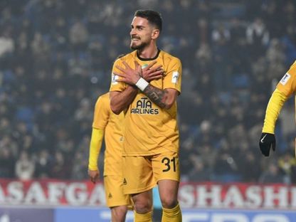 ريغي لوسكجا لاعب تراكتور يحتفل بتسجيل هدف الفوز أمام ناساف بدوري أبطال آسيا للنخبة - 24 نوفمبر 2025 - X/@theafcdotcom