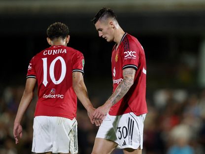 ماتيوس كونيا وبينجامين سيسكو من مباراة مانشستر يونايتد وغيمسبي تاون بكأس الرابطة الإنجليزية - 27 أغسطس 2025 - Reuters