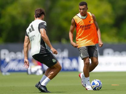 كيليان مبابي وراؤول أسينسيو خلال تدريب لريال مدريد - 7 يوليو 2025 - realmadrid.com