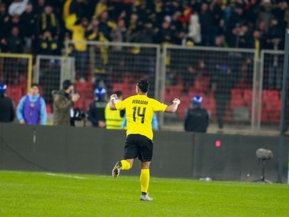 نجيب بن رابح لاعب اتحاد الحراش يحتفل بتسجيل هدف التأهل أمام مولودية وهران في كأس الجزائر - 7 فبراير 2025 - X/@U S M Elharrach