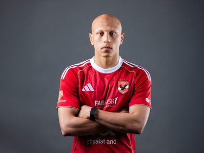 عمرو الجزار خلال جلسة التصوير بعد انضمامه للأهلي - 21 يناير 2026 - alahlyegypt.com