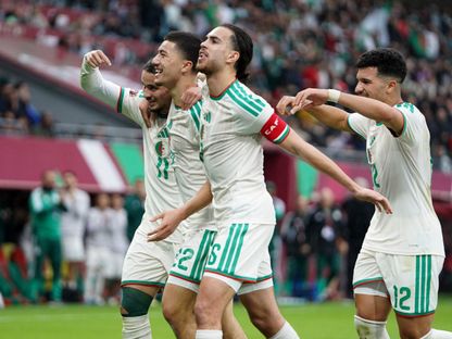 احتفال لاعبي الجزائر بتسجيل هدف في شباك غينيا الاستوائية ضمن كأس أمم إفريقيا 2025 - 31 ديسمبر 2025 - REUTERS