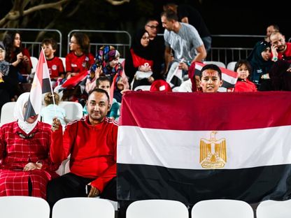 الجماهير المصرية في مدرجات ستاد "أسباير زون" الذي احتضن مباراة مصر وإنجلترا في كأس العالم تحت 17 عاماً بقطر - 10 نوفمبر 2025 - facebook/efasocial