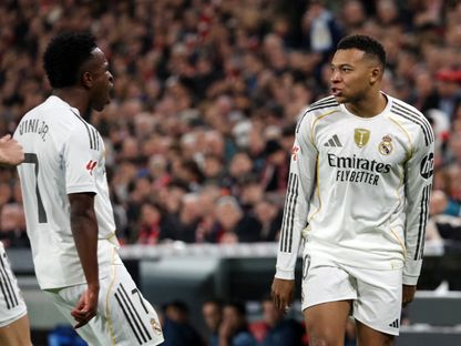 كيليان مبابي يحتفل رفقة فينيسيوس جونيور بهدفه في مباراة ريال مدريد وأتلتيك بيلباو بالدوري الإسباني - 3 ديسمبر 2025 - Reuters