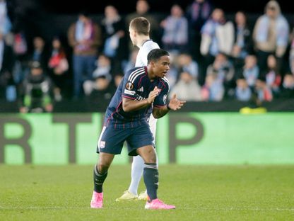 البرازيلي إندريك مهاجم ليون يحتفل بعد تسجيل هدف التعادل في مرمى سيلتا فيغو في ذهاب ثمن نهائي الدوري الأوروبي - 12 مارس 2026 - Reuters