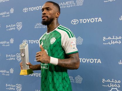 إيفان توني يستلم جائزة أفضل لاعب في مباراة الأهلي والحزم بالدوري السعودي - 11 سبتمبر 2026 - X/@ALAHLI_FC