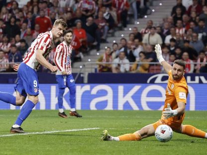 ألكسندر سورلوث يسجل ثنائية لأتلتيكو مدريد أمام أتلتيك بلباو في الدوري الإسباني - 25 أبريل 2026 - Reuters