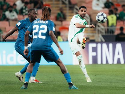 رياض محرز لاعب الأهلي السعودي خلال مواجهة الدحيل القطري في ثمن نهائي دوري أبطال آسيا للنخبة - 13 أبريل 2026 - X/@ALAHLI_FC