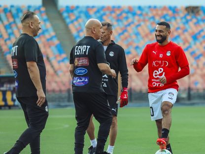محمد صلاح قائد منتخب مصر مع المدرب حسام حسن ومساعده إبراهيم حسن - 10 أكتوبر 2024 - X/EFA