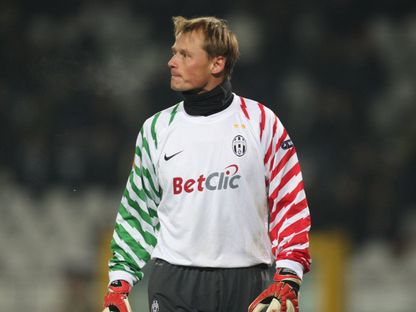 حارس مرمى يوفنتوس أليكس مانينغر خلال مباراة ضد مانشستر سيتي في الدوري الأوروبي - 16 ديسمبر 2010 - Action Images / Carl Recine/File Photo