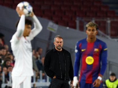 هانزي فليك مدرب برشلونة خلال لقاء آينتراخت فرانكفورت بدوري أبطال أوروبا - 9 ديسمبر 2025 - Reuters