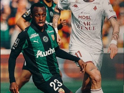 سعود عبد الحميد لاعب لانس خلال مواجهة ميتز - 8 مارس 2026 - X/@RCLens