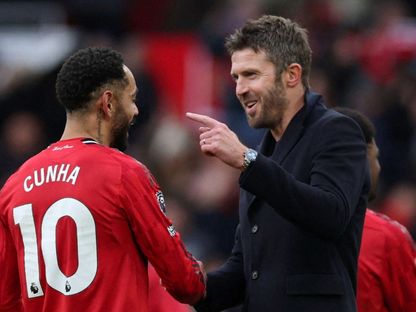 مايكل كاريك وماتيوس كونيا في مباراة ديربي مانشستر - 17 يناير 2026 - Reuters