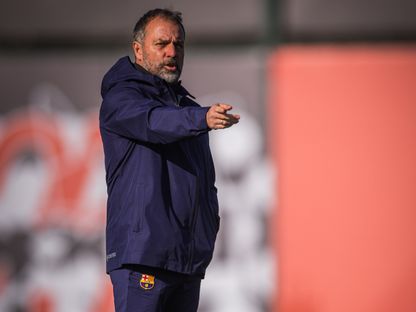 هانزي فليك خلال تدريب لبرشلونة - 15 ديسمبر 2025 - @FCBarcelona