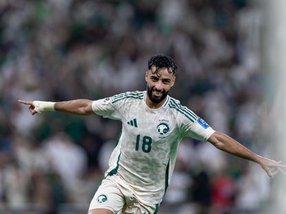 احتفال صالح أبو الشامات جناح السعودية بتسجيل هدف في مرمى إندونيسيا بملحق تصفيات كأس العالم 2026 - 8 أكتوبر 2025 - X/@SaudiNT