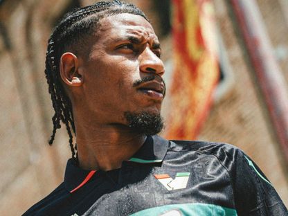المدافع المغربي رضوان حلحال بقميص فريقه الجديد فينيزيا الإيطالي - 1 أغسطس 2026 - X/@VeneziaFC_EN