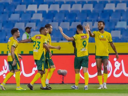احتفال لاعبي الخليج بتسجيل هدف في مرمى الفيحاء بدوري روشن السعودي - 13 سبتمبر 2025 - X/@Khaleejclub