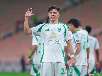 احتفال غابري فيغا بهدفه مع الأهلي أمام الرائد بالدوري السعودي - 8 نوفمبر 2024 - X@ALAHLI_FC