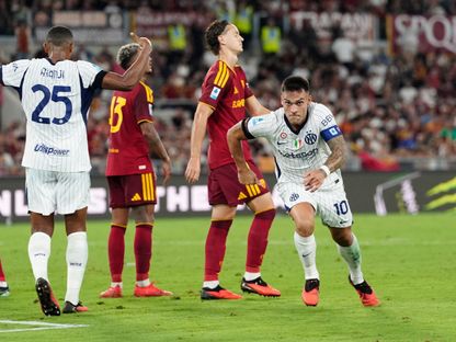 لاوتارو مارتينيز مهاجم إنتر ميلان يحتفل بهدفه أمام روما بالدوري الإيطالي - 19 سبتمبر 2026 - Reuters