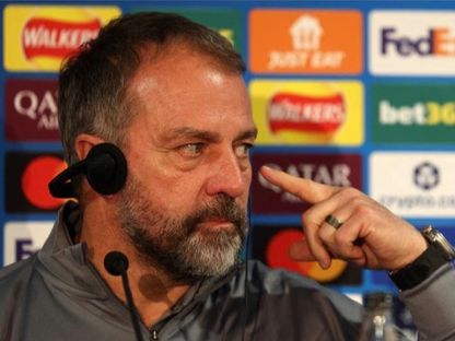 هانزي فليك مدرب برشلونة في المؤتمر الصحفي التقديمي لمباراة تشيلسي بدوري أبطال أوروبا - 24 نوفمبر 2025 - Uefa/web