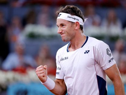 النرويجي كاسبر رود خلال مواجهة الأرجنتيني فرانسيسكو سيروندولو في نصف نهائي بطولة مدريد المفتوحة - 2 مايو 2025 - Reuters