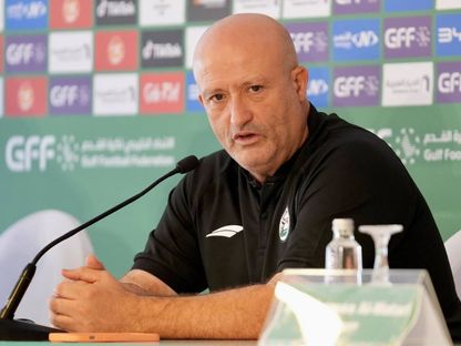 نور الدين ولد علي مدرب منتخب اليمن في المؤتمر الصحافي - 23 سبتمبر 2026 - FB/@الاتحاد اليمني لكرة القدم
