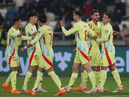 لاعبون من منتخب إسبانيا يحتفلون بهدف في مرمى جورجيا بتصفيات كأس العالم 2026 - 15 نوفمبر 2025 - REUTERS