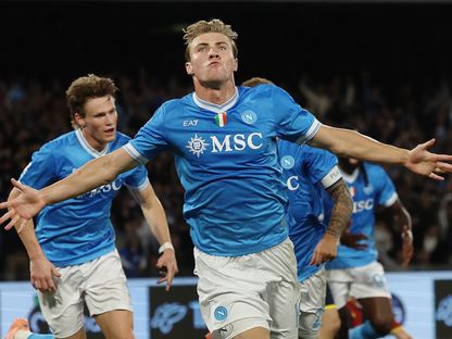 احتفال راسموس هويلوند بتسجيل هدف فوز نابولي في مرمى جنوى بالدوري الإيطالي - 5 سبتمبر 2025 - Reuters