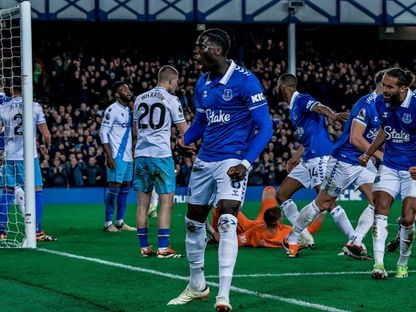 أمادو أونانا يسجل هدف تعادل إيفرتون أمام كريستال بالاس في البريمييرليغ 19-2-2024 - Everton/x