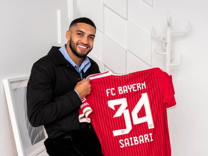 إسماعيل صيباري لاعب بايرن ميونيخ أثناء زيارته الأولى لمقر النادي - 18 يوليو 2026 - onefootball