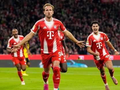 هاري كين مهاجم بايرن ميونيخ يحتفل بهدفه الأول في مرمى بوروسيا دورتموند في الدوري الألماني - 18 أكتوبر 2025 - X/@FCBayern